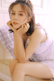 娇妻穿开档内裤陪客户